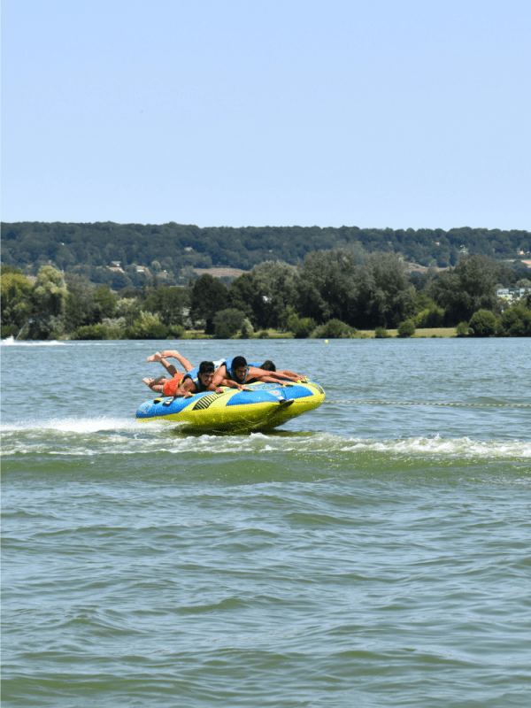 Bouée tractée activité nautique lac terre d'auge