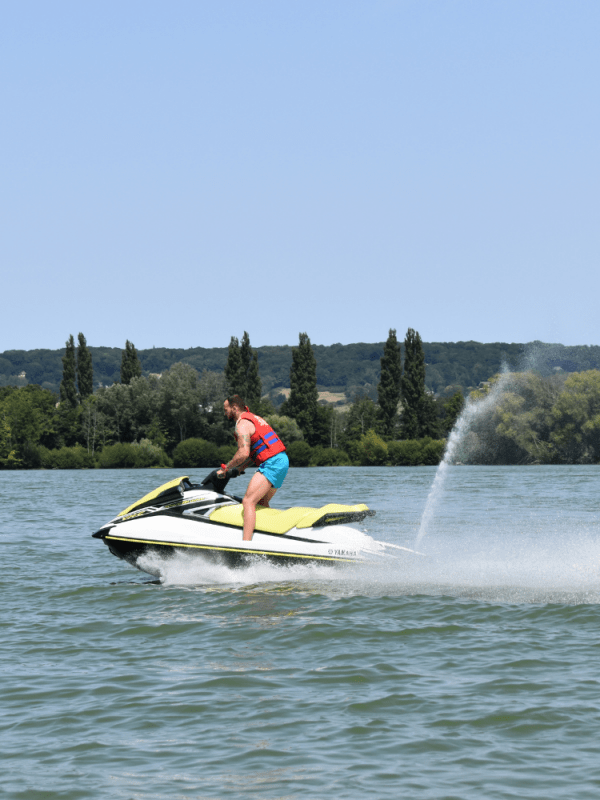 Activité nautique au lac terre d'auge